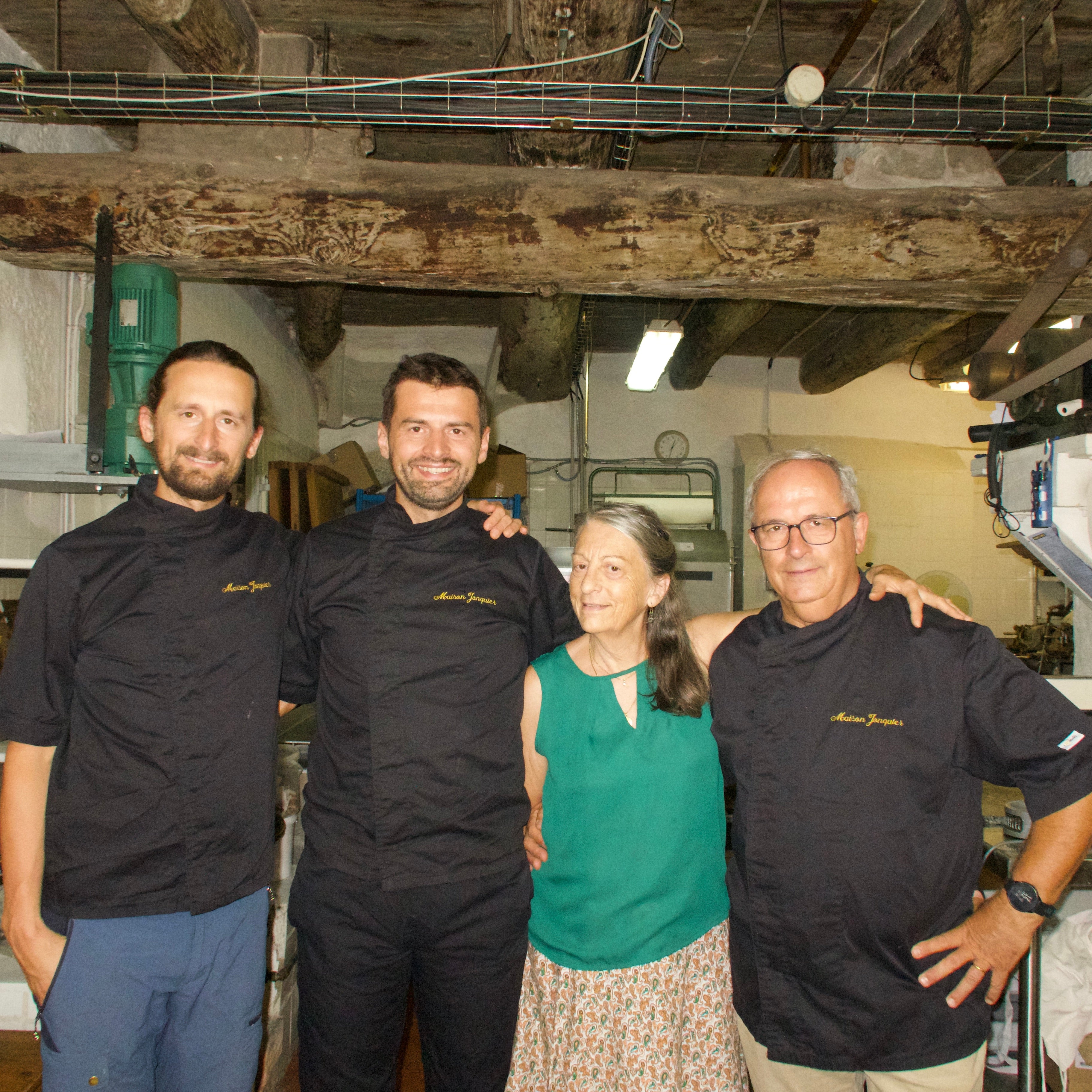 La famille Jonquier dans l'atelier de nougat à Ollioules