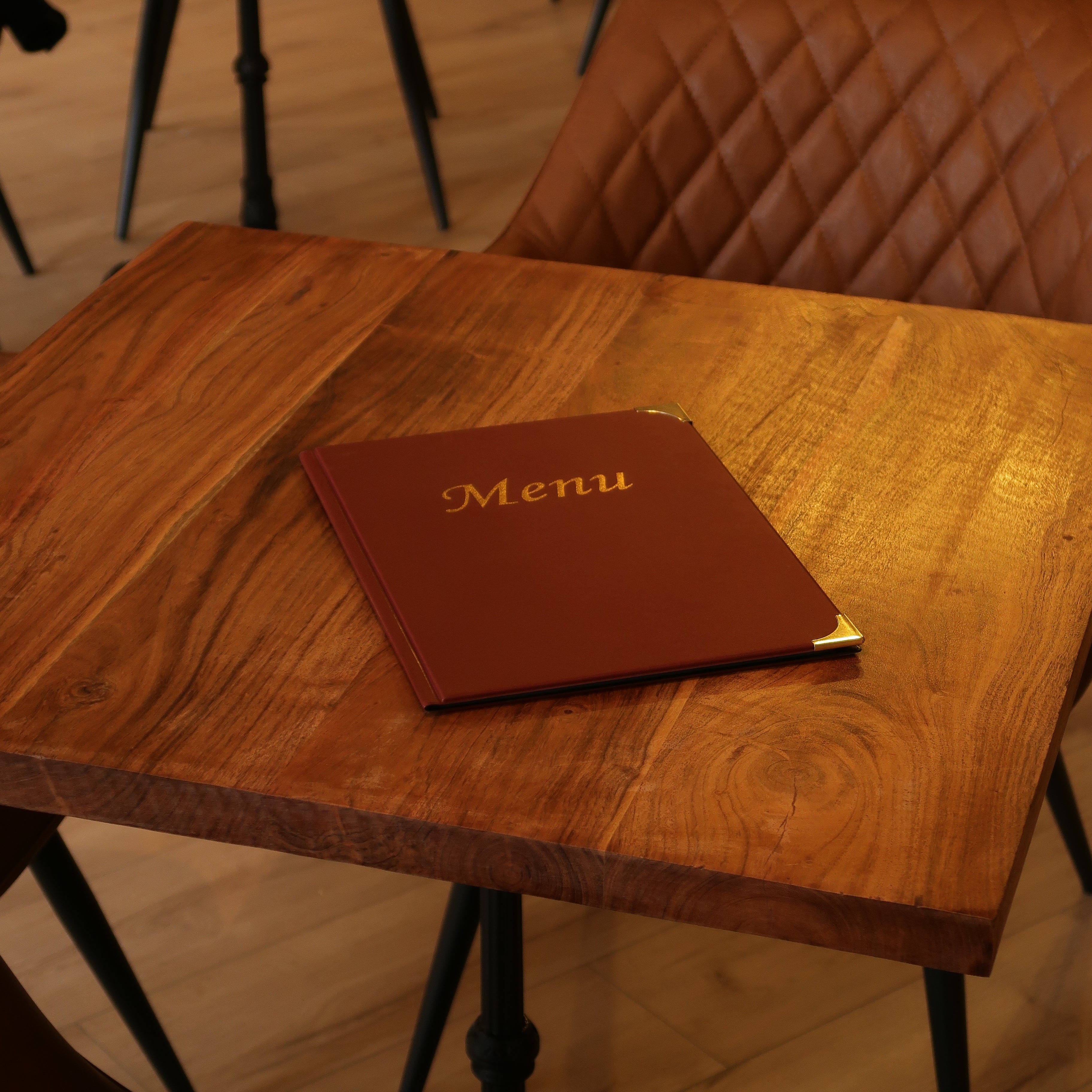 Menu du brunch posé sur une table