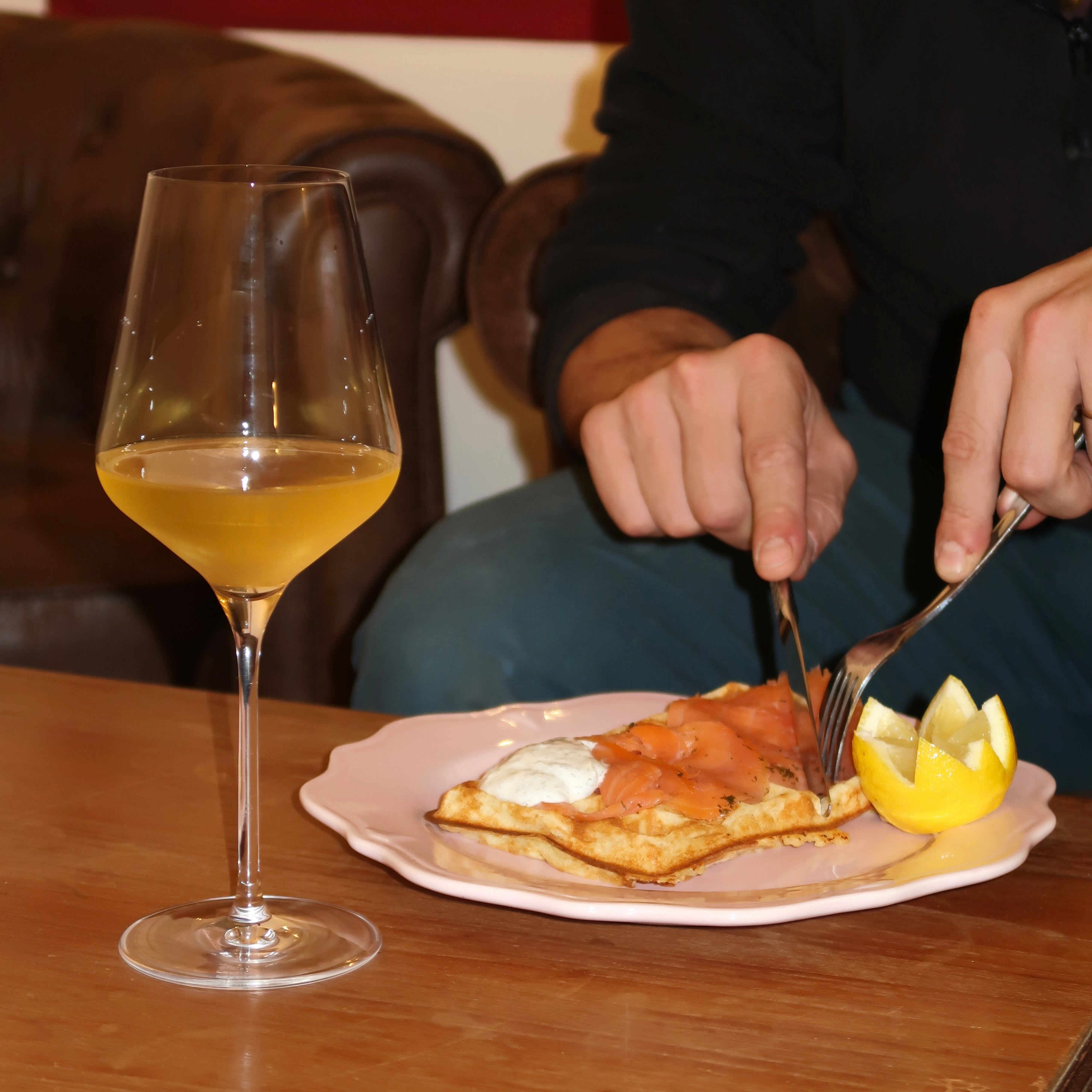 Vin du domaine de Terrebrune accompagné de sa gaufre maison au saumon sur Ollioules